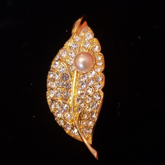 Nolan Miller Jewelry - Vintage Nolan Miller Gold Leaf Brooch with Pearl